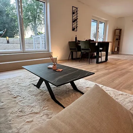 Idyllisches Mit Exklusivem Whirlpool Apartament